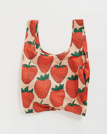 standard blush pink baggu with all over red strawberry print